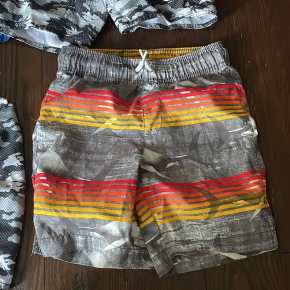 4 boys bathing suits for 1 price size 6 - Picture 4 of 10